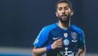 الدوري السعودي.. حسم مصير مدرب النصر والهلال يخسر الفرج