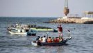 إسرائيل تقلص مساحة الصيد في بحر غزة