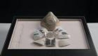 كمامات "ذكية" و"مرصعة بالألماس".. ابتكارات مختلفة والهدف واحد