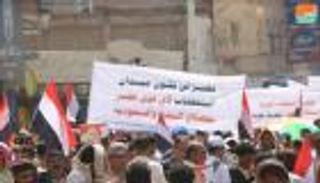 بالصور.. مظاهرة في تعز اليمنية تندد بالفوضى وعودة التفجيرات 