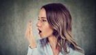 رائحة الفم الكريهة..  إحراج يمكن تجنبه