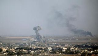 دخان متصاعد في المنطقة الحدودية بين سوريا وتركيا - رويترز