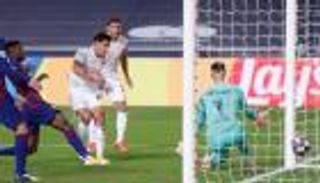 بسبب دوري أبطال أوروبا.. كوتينيو يهدد برشلونة بخسارة جديدة