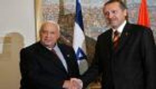 مغردون عرب يلقنون أردوغان درسا قاسيا بعد تلويحه بمقاطعة الإمارات