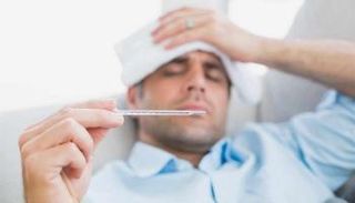 أعراض كورونا تبدأ بحمى ثم سعال ثم آلام بالعضلات