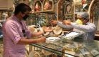 الذهب يفقد بريقه في سوق المليار زبون.. انهيار تاريخي 