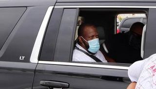 الفيصل خلال اقتياده إلى محكمة مانهاتن