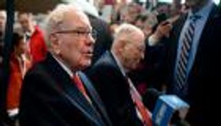 وارين بافيت يتخلص من الأسهم ويتحول إلى الذهب