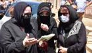بالصور.. نجوم الفن يشاركون في تشييع جثمان شويكار