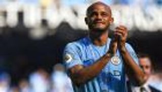 قائد مانشستر سيتي التاريخي.. كومباني المدرب يجبر اللاعب على الاعتزال