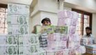 الليرة التركية تنهار و"المركزي" يلوح بخطوات تشديد نقدي