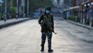 مقتل 3 شرطيين هنود في كشمير برصاص مسلحين