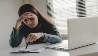 موظفو المكاتب من الفئات الأكثر عرضة للإصابة بالشيخوخة المبكرة 