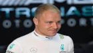 فورمولا 1.. هل يخسر بوتاس السباقات بسبب الملابس؟