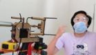 أحدث سلاح في السوق.. بندقية تطلق كمامات على الوجوه