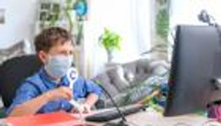 "التعليم الهجين" يناور كورونا.. سلاح جديد لدراسة بلا أزمات