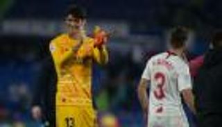 ياسين بونو.. المُهاجر الذي تحطمت أحلام مانشستر يونايتد على يديه 