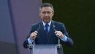 رغم إقالة سيتين.. رئيس برشلونة يتحدى الجماهير