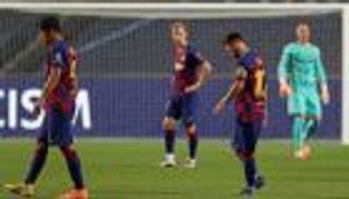 القائمة السوداء.. برشلونة يضحي بـ6 لاعبين