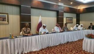 المري ضمن الوفد القطري بالزي العسكري