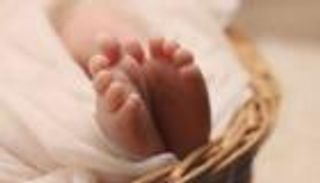 حبس عامل قبل بيع ابنته على الإنترنت بـ60 ألف جنيه