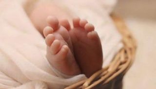 العامل اعترف بعرضه الفتاة للبيع لحاجته إلى المال
