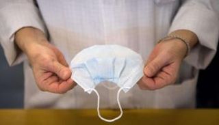 كمامة تستخدم للوقاية من كورونا