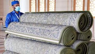 السعودية تعيد فرش 7 آلاف سجّادة