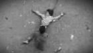 طفلة الماء.. "ما في جبة اليمن إلا الظمأ"