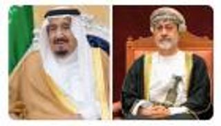 العاهل السعودي يبحث مع سلطان عمان تعزير العلاقات الثنائية