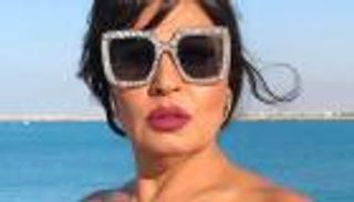 فيفي عبده في وضع صعب.. 3 صور ورسالة فيديو