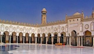 ساحة الجامع الأزهر في القاهرة