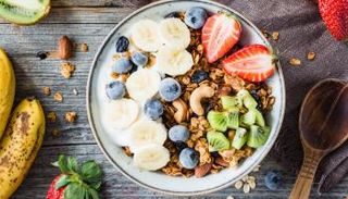 الأغذية الطبيعية الغنية بالفيتامينات والمعادن تقوي جهاز المناعة