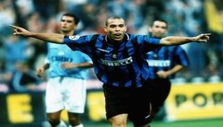 البرازيلي رونالدو نازاريو نجم إنتر ميلان الأسبق