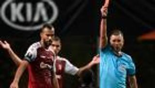 حكم مباراة الأهلي والزمالك.. كرواتي صارم يعشق البطاقات الملونة