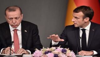 الرئيس الفرنسي إيمانويل ماكرون ونظيره التركي رجب طيب أردوغان
