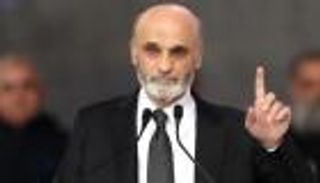 جعجع يطالب لبنان بتسليم قيادي حزب الله المدان باغتيال الحريري