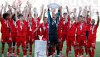 بايرن ميونيخ يتمسك بقص شريط الدوري الألماني