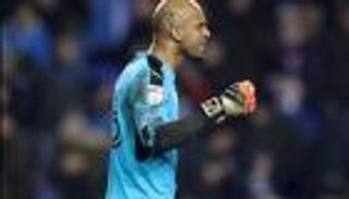 قاهر نجوم الدوري الإنجليزي.. الرحالة علي الحبسي يعلق قفازه