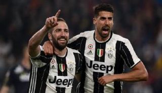 جونزالو هيجوايين وسامي خضيرة ثنائي يوفنتوس