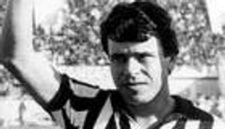 وداع رئاسي لحمادي العقربي ساحر الكرة التونسية