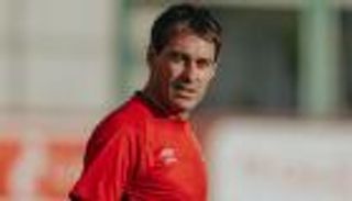 بيراميدز يتبرأ من مفاوضات مدرب الأهلي