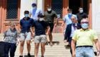 بعد طعن شقيقته.. قائد مانشستر يونايتد يغادر سجون اليونان