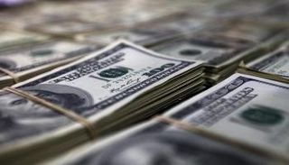 عملات من الدولار الأمريكي - رويترز