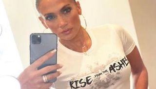 الفنانة العالمية جينيفر لوبيز