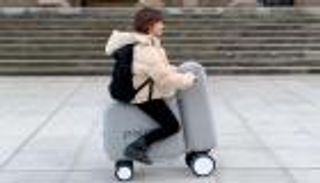 كوكب اليابان.. سكوتر كهربائي قابل للنفخ في طوكيو