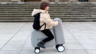 سكوتر كهربائي قابل للنفخ في طوكيو