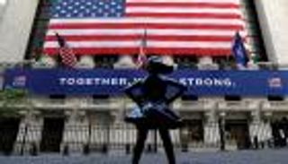 فصام اقتصادي في أمريكا.. الأسهم في السماء والانكماش تاريخي