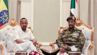 آبي أحمد وعبدالفتاح البرهان خلال لقاء سابق