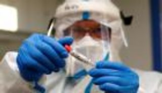 كورونا حول العالم.. أمريكا تستنجد بـ"اختراق ترامب التاريخي" وهدوء صيني